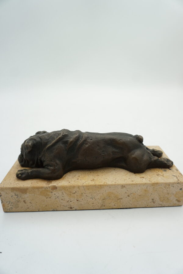 Figura z Brązu – Leżący Mops / Buldog