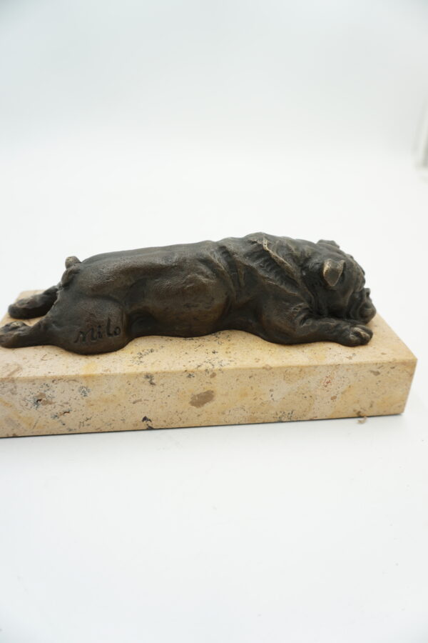 Figura z Brązu – Leżący Mops / Buldog