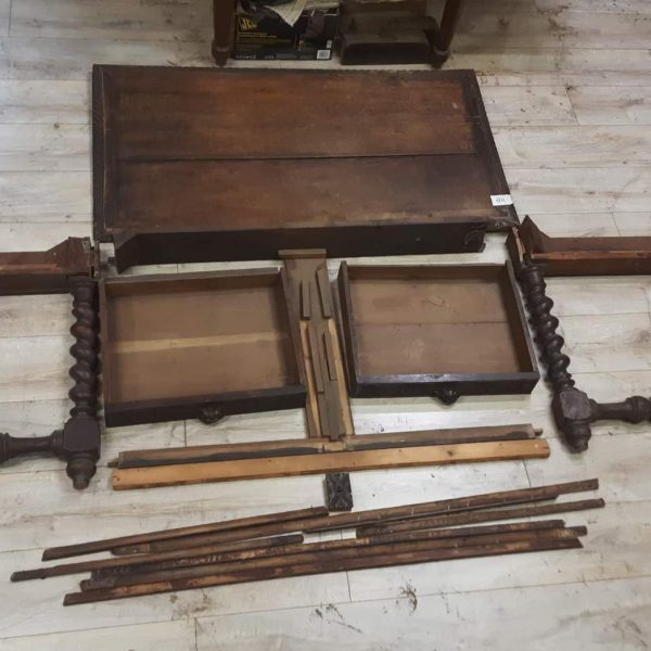 BIURKO PRZED RENOWACJĄ